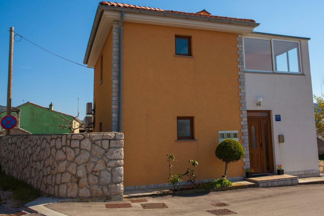 Apartman Madlen Cres Exterior photo