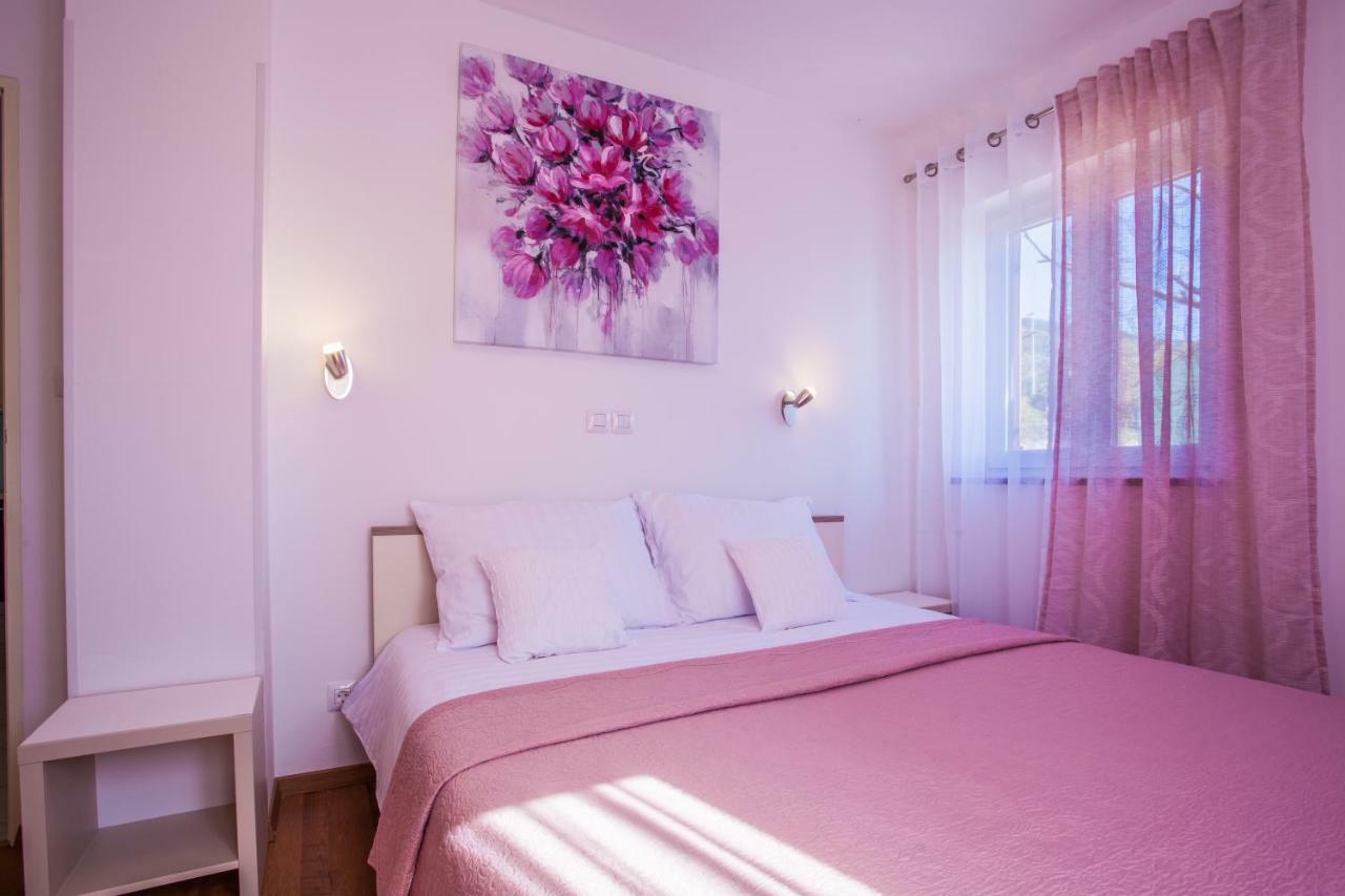 Apartman Madlen Cres Exterior photo