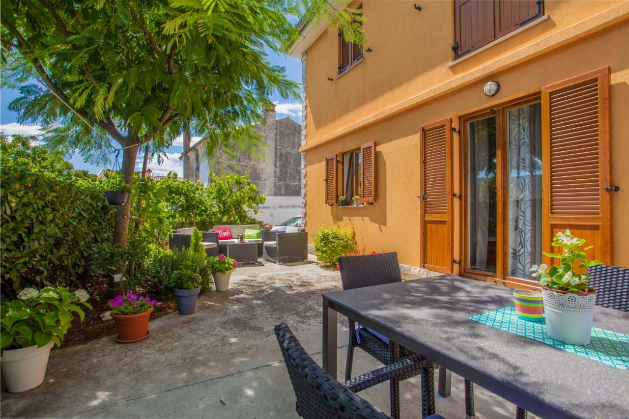 Apartman Madlen Cres Exterior photo